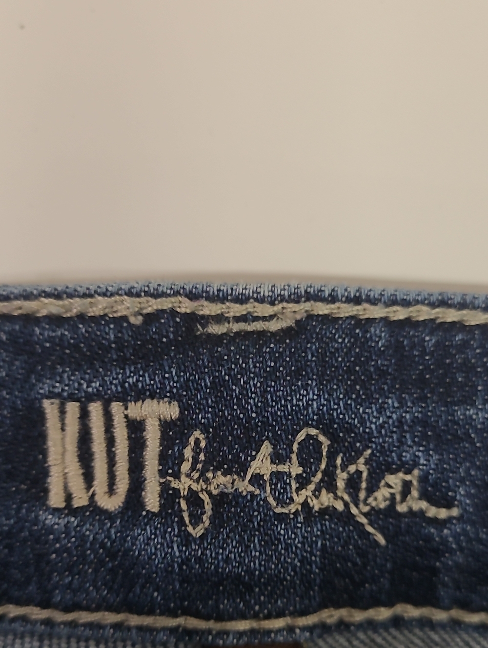 KUT from the Kloth Cameron Straight Jeans Size 4 Distressed Medium Wash Raw Hem - Picture 4 of 9